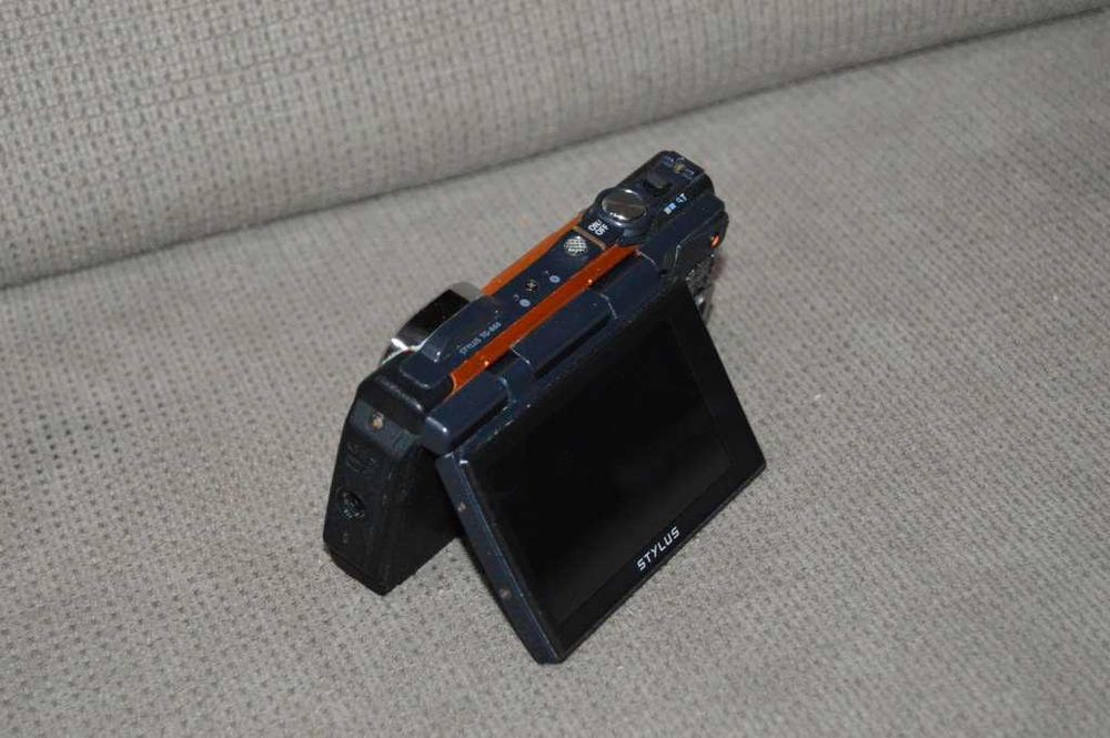 Foto Subacvatic Olympus Tough TG-860 – Rezistent la Șocuri și Apă 15m, Ecran Rabatabil, Wi-Fi, Defect