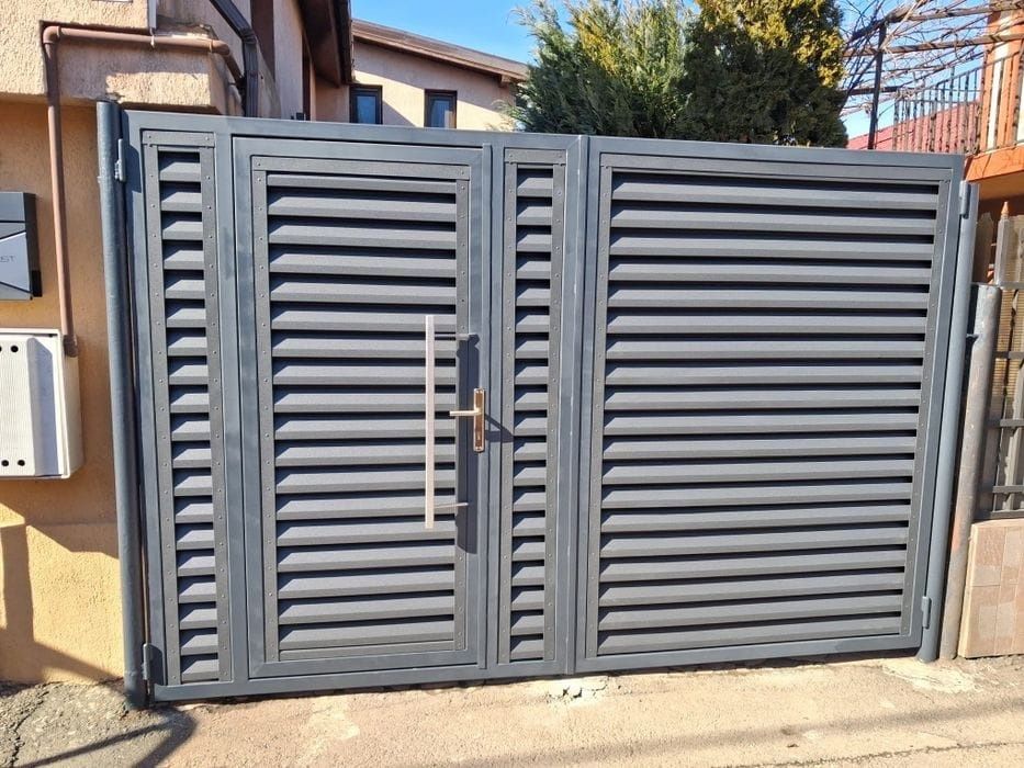 Construim porți la comanda clientului tip jaluzea orice model de poartă la comanda clientului din șipcă metalică din plasă bordurată porți din