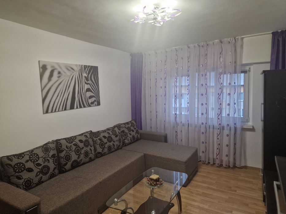 Ap 3 cam,scoala nr.10,la cheie,decomandat,pod,central, balcon,etaj4