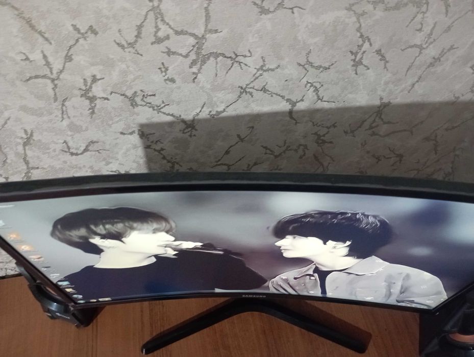 Монитор Samsung C27F390FHI черный