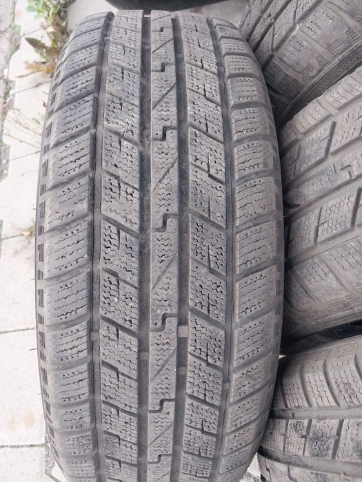 4 шины 185 60 R15. Roadx Китай.