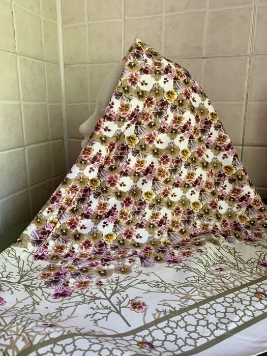 Красивые платки с цветочным принтом