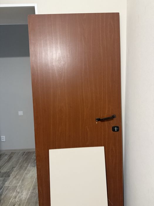 Дверь деревянная