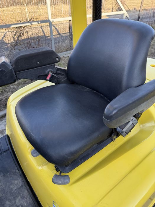 De vanzare sau da inchiriat stivuitor cu capacitate de 2.5 T