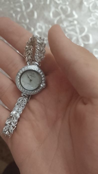 Продам женские часы