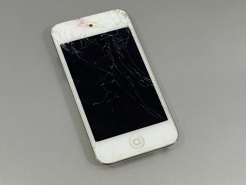 Белый iPod touch 4 (8GB)