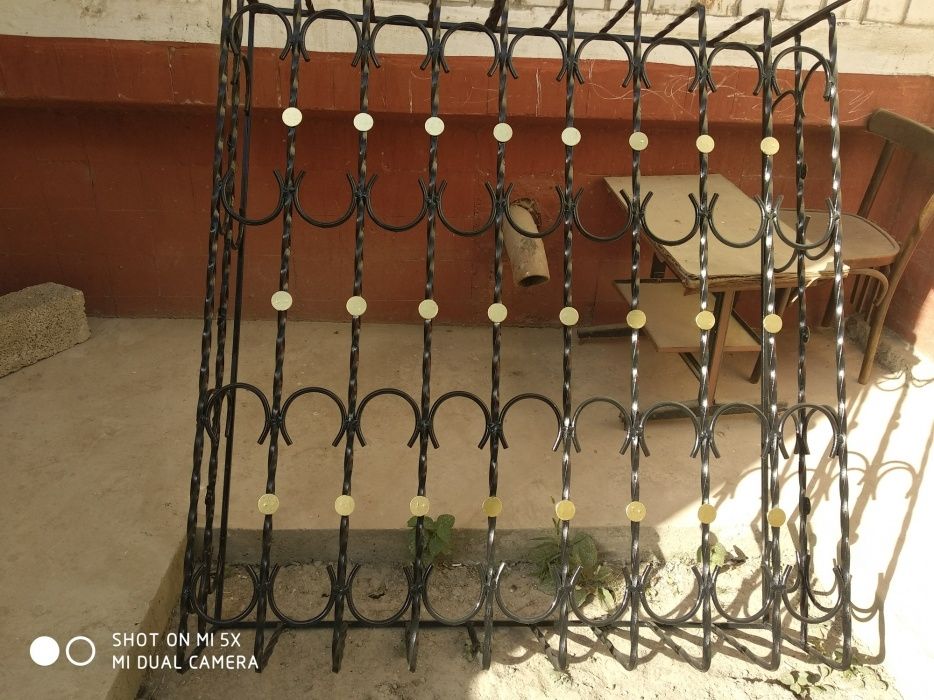 Металлические решетки и двери