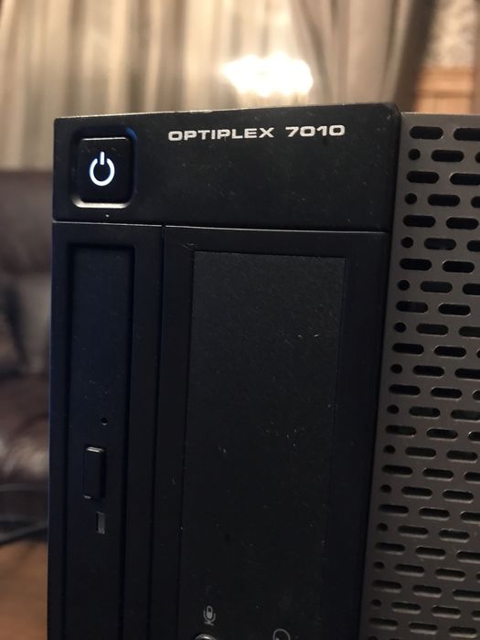 DELL Компютър заедно с монитор, клавиатура и мишка комплект