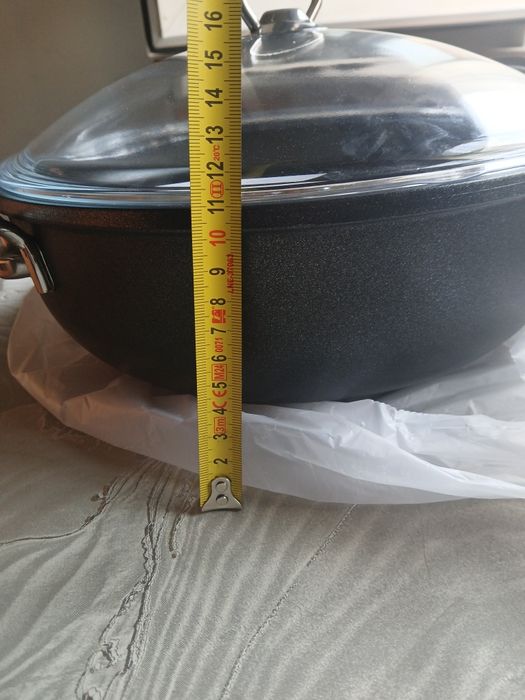 Нова чугунена тенджера