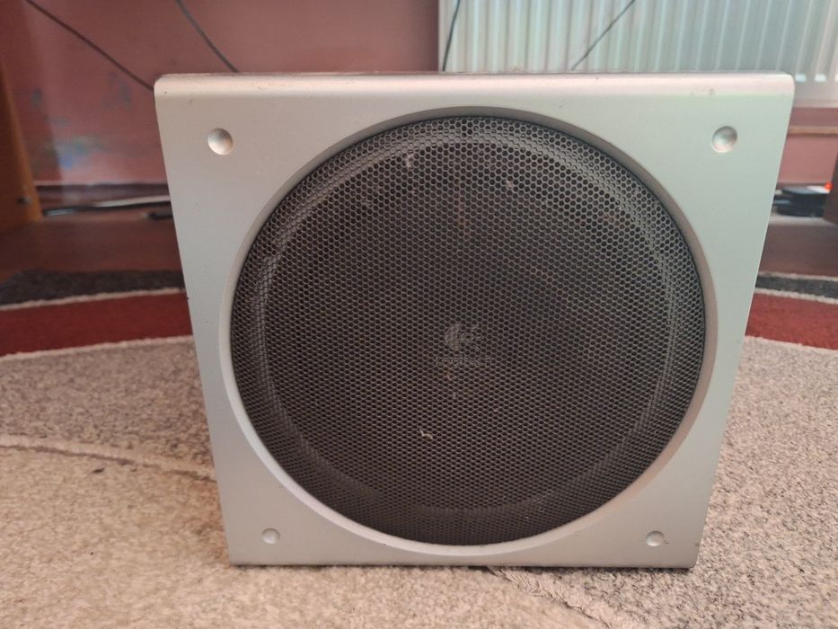 Logitech 2.1 an stare buna de funcționare