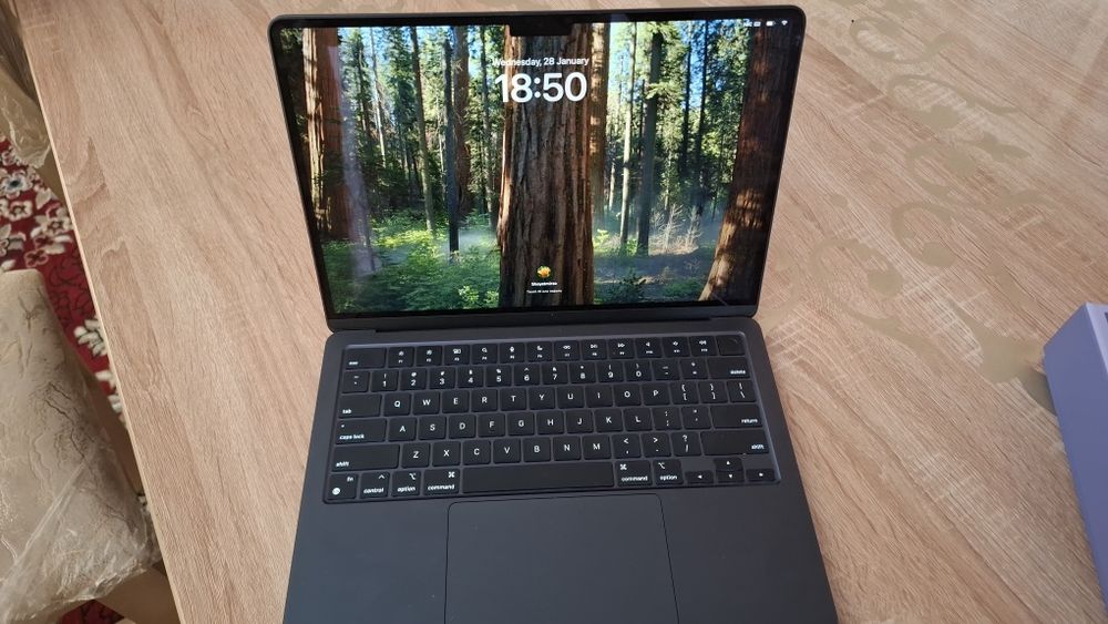 MacBook Air M2 —  16GB RAM, 256GB SSD, Yangi holat