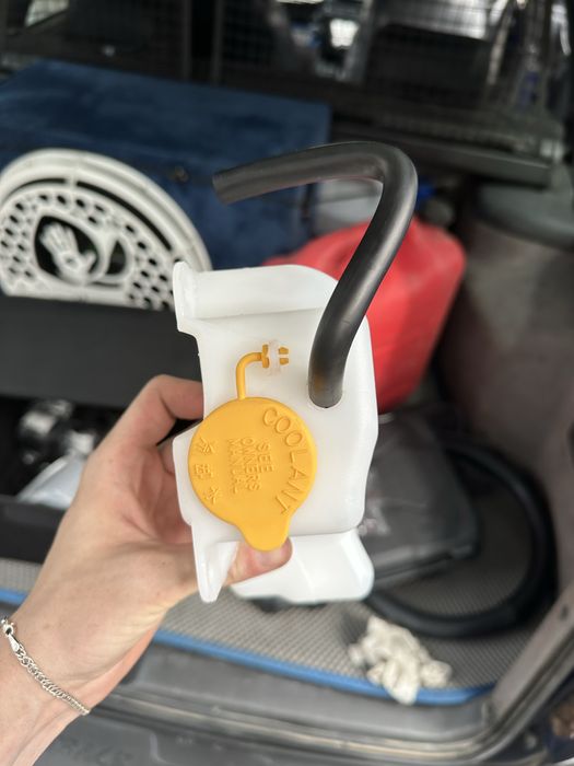 Продам расширительный бачок
