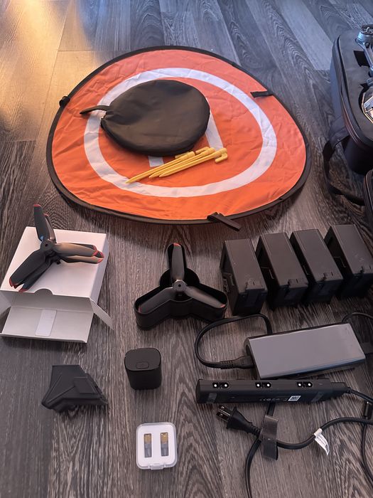 Продавам дрон DJI FPV с МНОГО аксесоари