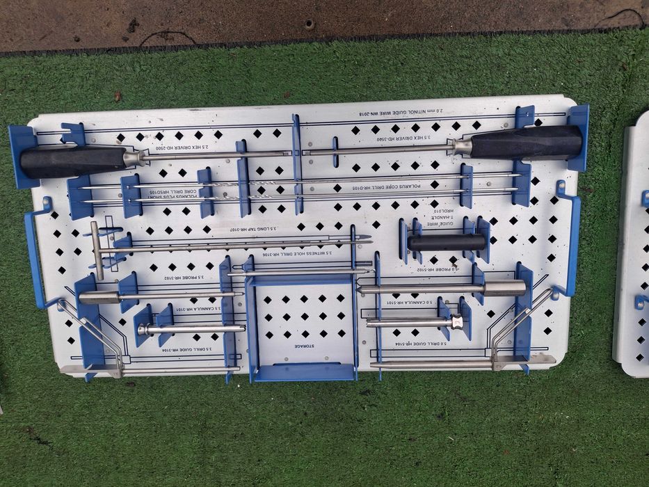 Хирургически инструмент  стабилизиране на фрактури на раменната кост.