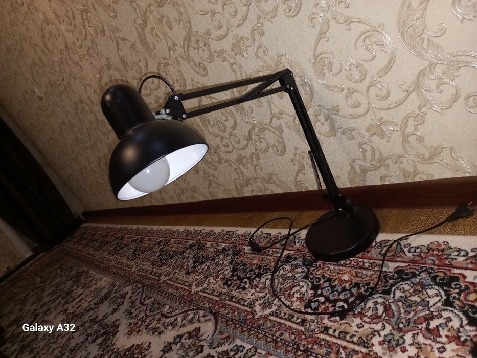 Настольная лампа для комнаты