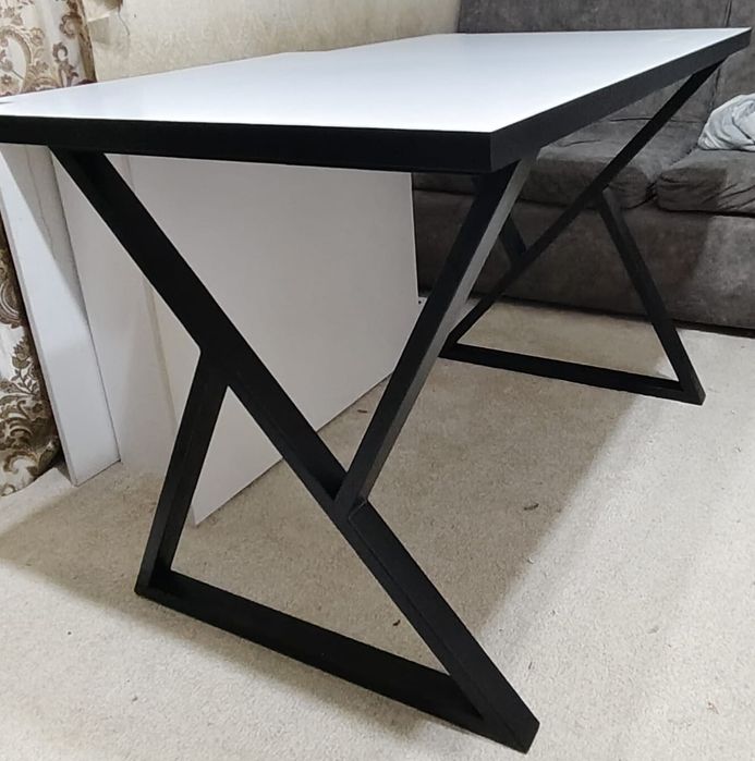 Стол в стиле лофт