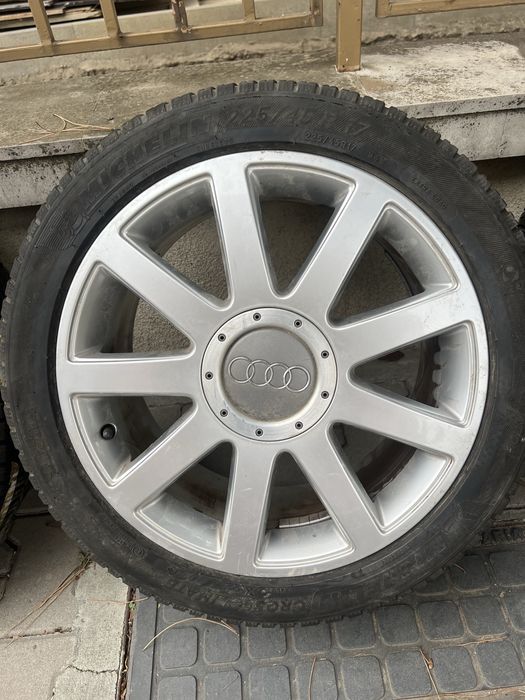 Audi A3 17 Оригинални Джанти с Гуми