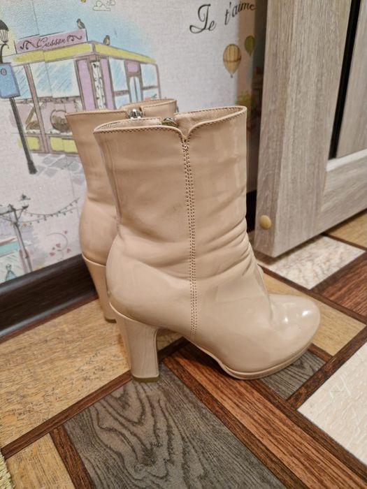 Продам обуви по 2000 тг