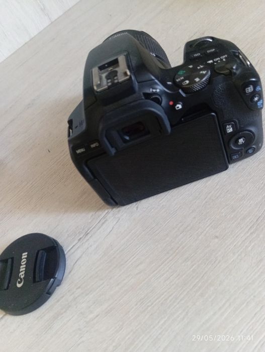 Canon EOS 250D fotoapparati