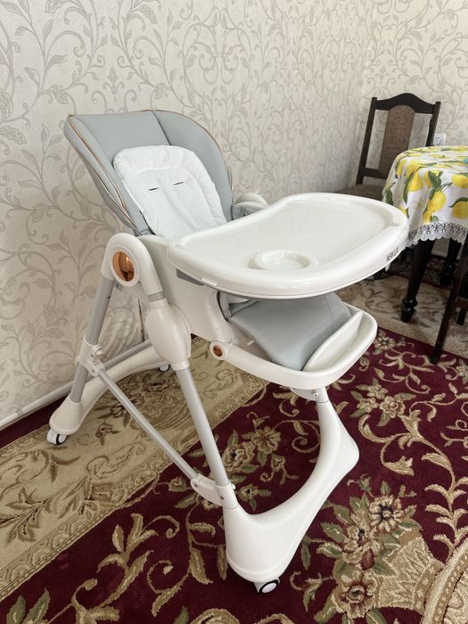 Bolalar ovqat stulchigi holati zor oq seriy aralaw rangda