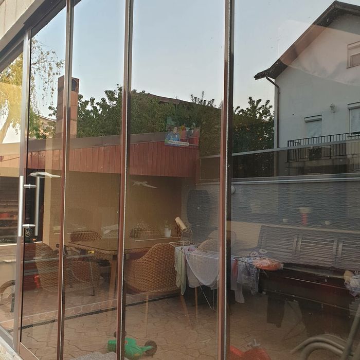 Inchideri terase balcoane foisoare cu sticlă armonică sau glisantă