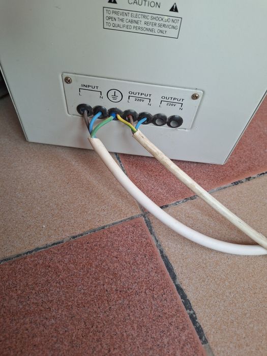 Stabilizator tensiune 3000VA