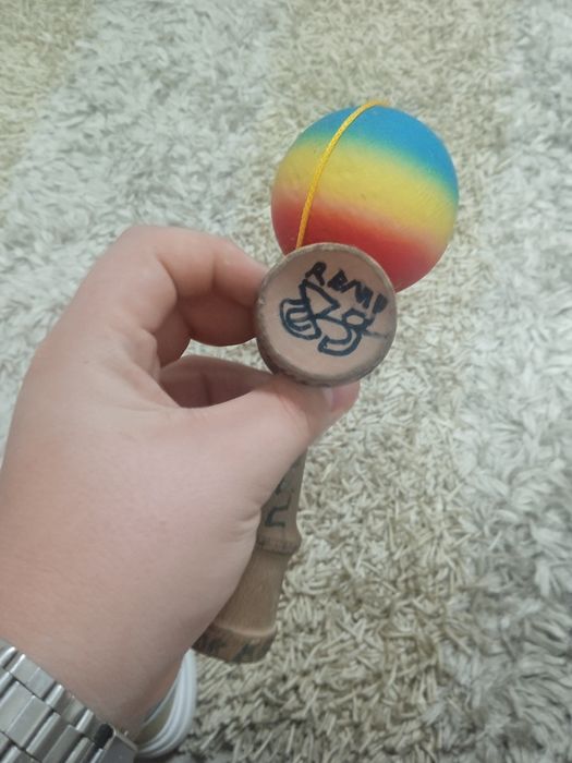 Kendama USA cu grip rubber este semnat de mine nu de cool sau remus