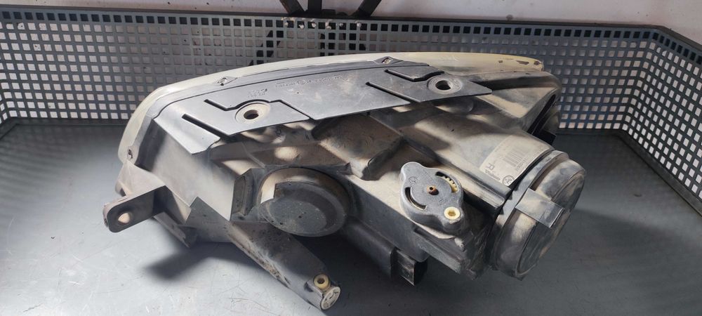 Far dreapta volkswagen vw passat b6 sedan usor matuit