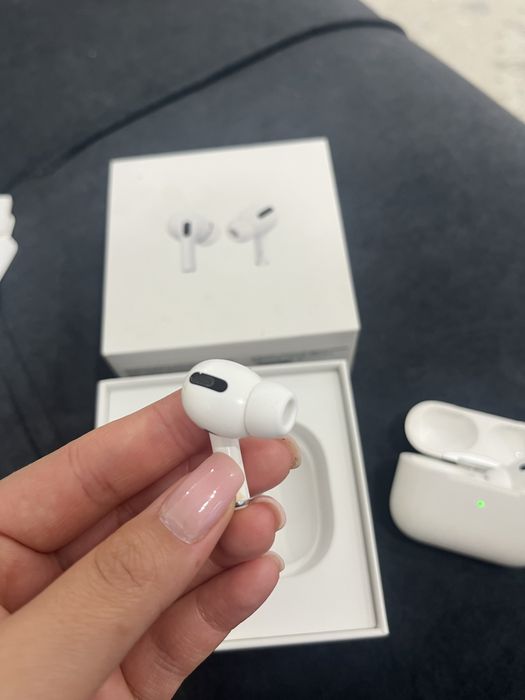 Продаю airpods pro оригинал, с коробкой