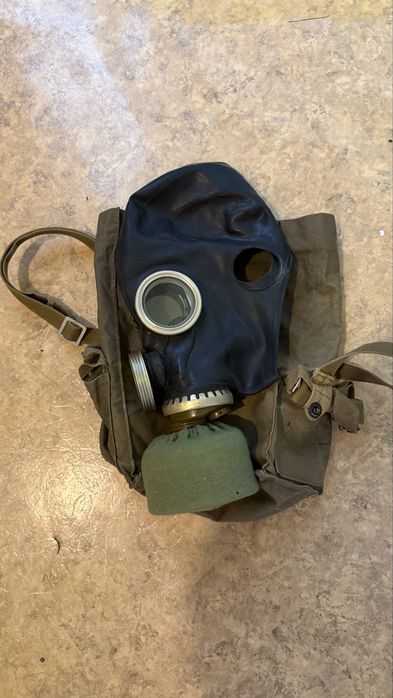 Противогаз армейский б/у, размер 3у