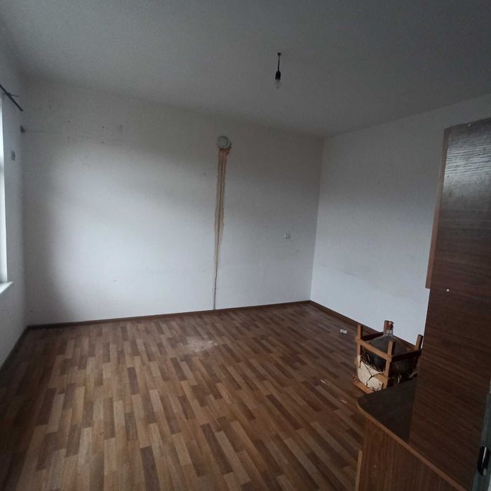 Къща в с.Енина на 2 ет. с двор 520 кв.м.