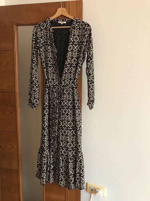 Продавам рокля дълга спортно елегантна