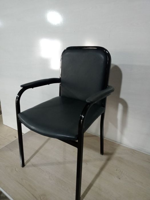 Parta stullar sotiladi