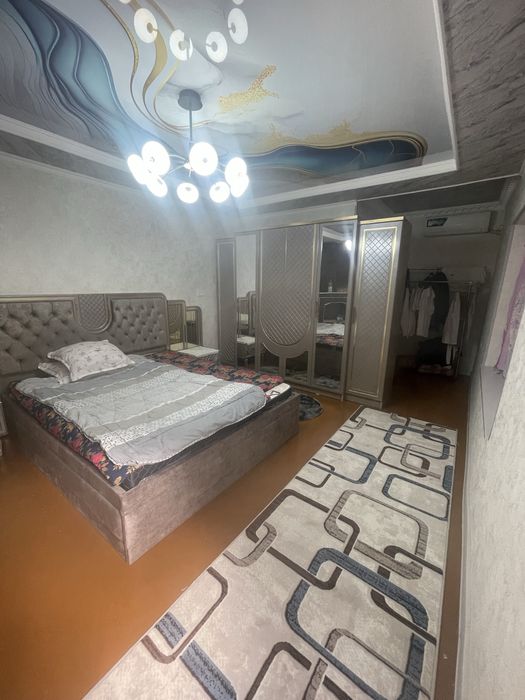 Uy Yangiyolda joylashgan