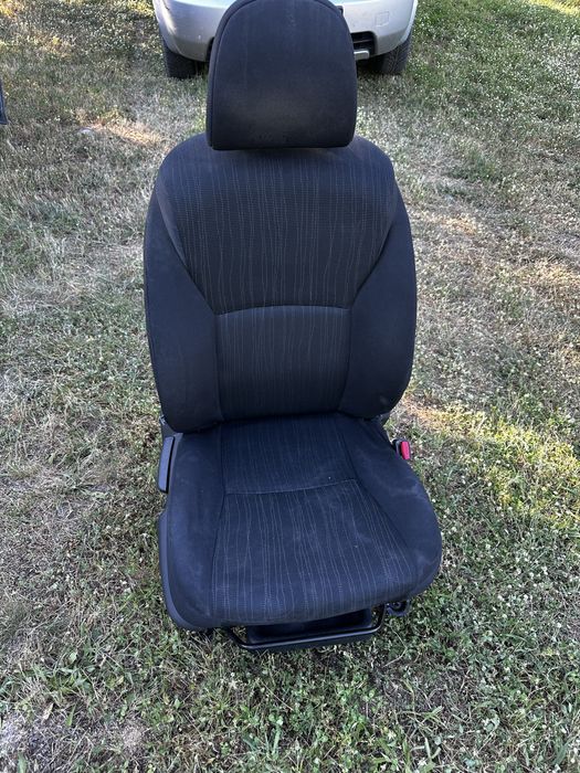 Седалки от Toyota Auris