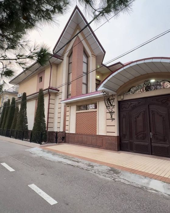 Продается дом 9 комнат, ориентир: улица Фазо, 6,5 соток 654м²