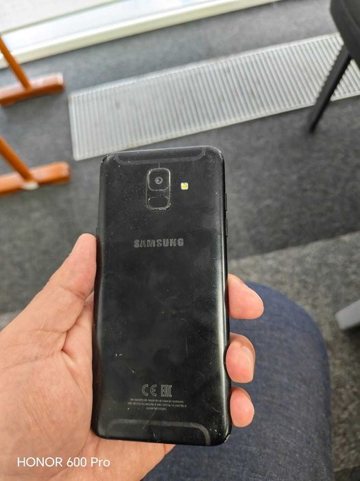 Смартфон Samsung Galaxy A6