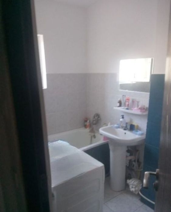 Propietar Vand Apartament 2 camere decomandat 50 mp Centrală Ariston Noua pe cupru , etaj 4/4 – Acoperis Hidroizolat Fara Infiltratii Razboieni