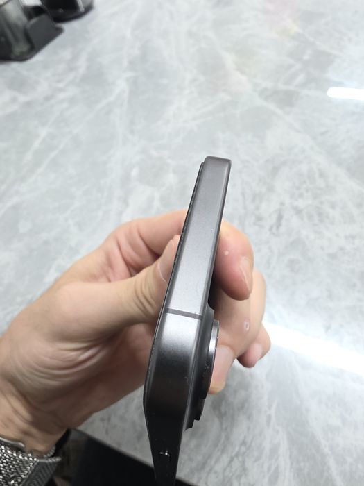 iPhone 17 почти новый. Без царапин.