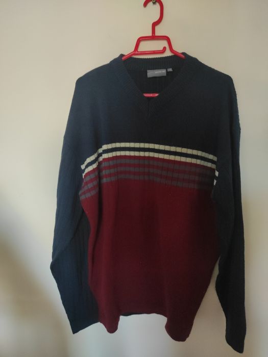 Pulovere, jersee, mărimi diferite, modele diferite, culori diferite