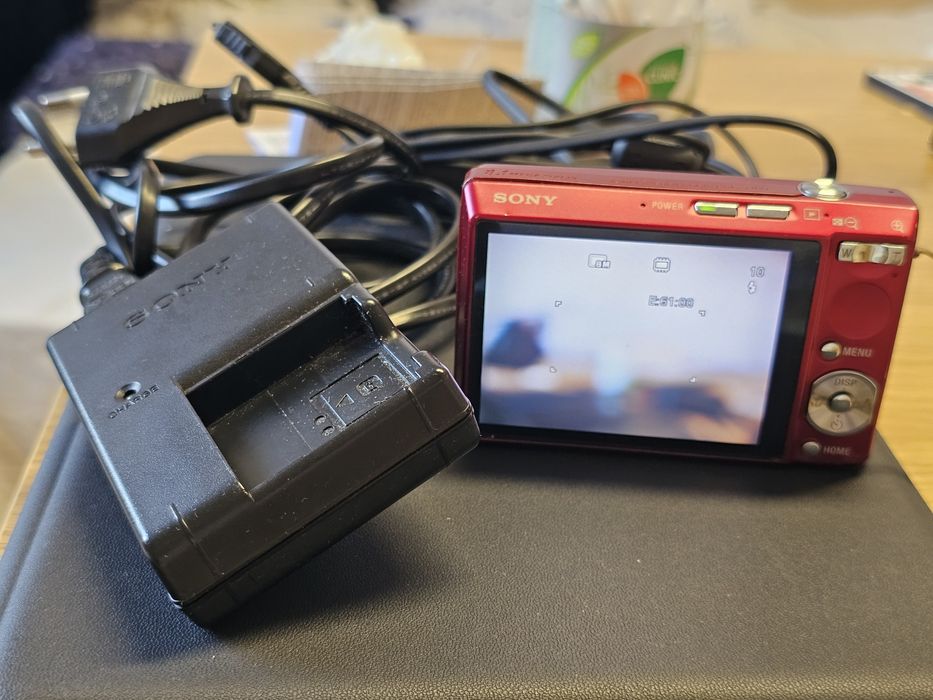 Sony Cyber-shot DSC-T100 (цикламен цвят) – фотоапарат