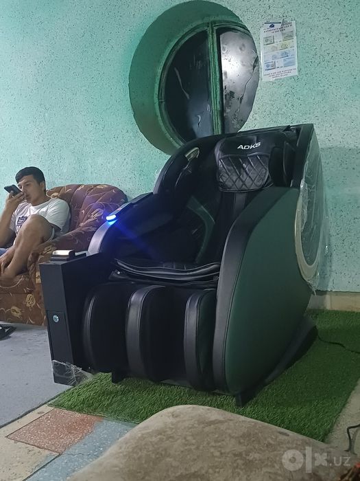 Biznes uchun masajor kreslo, xolati alo yangi eski pullarni o'qiydi