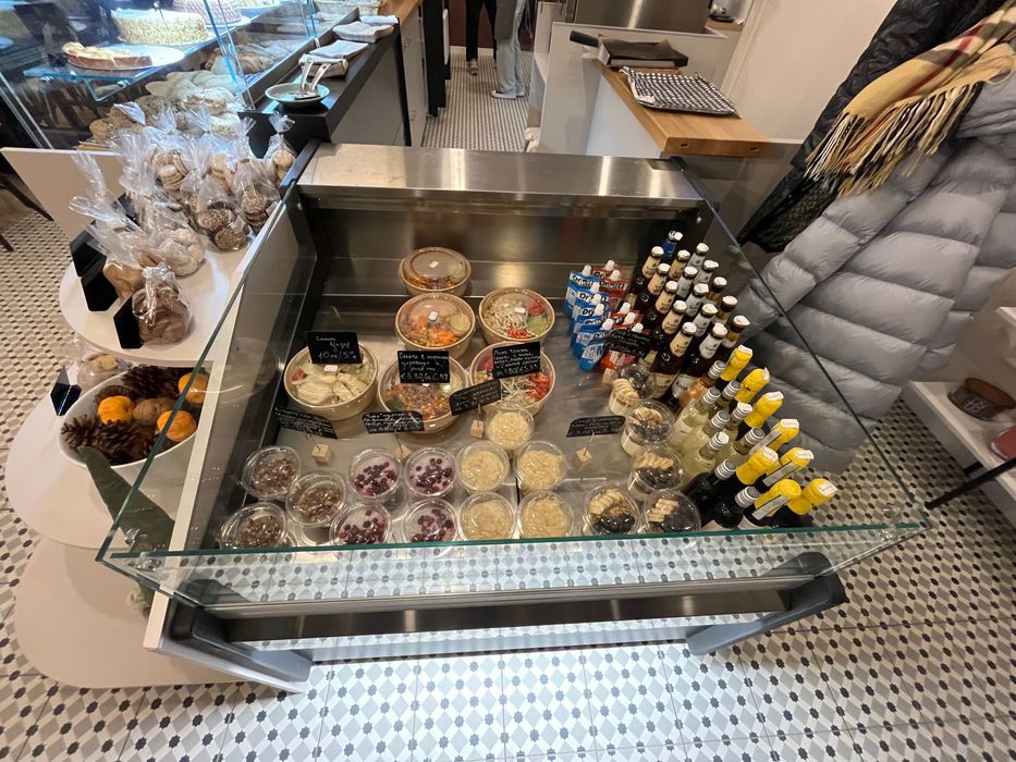 Хладилна отворена  експозиционна витрина