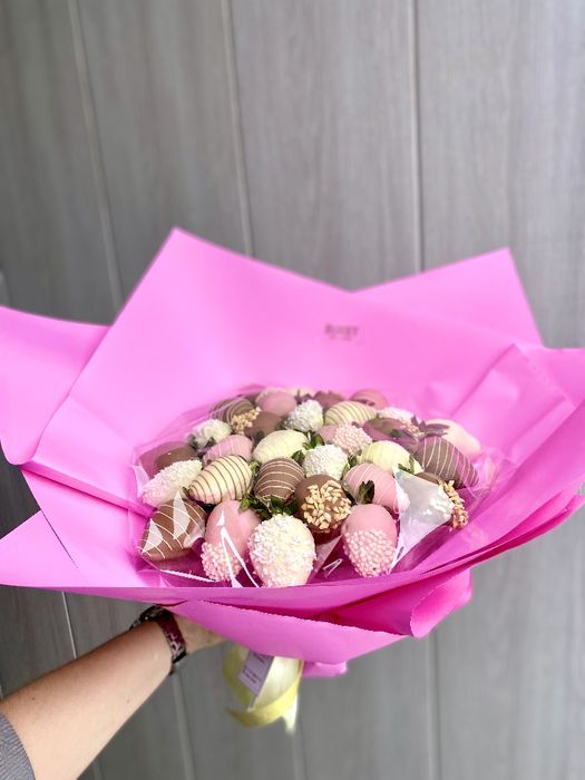 Клубника в шоколаде букеты