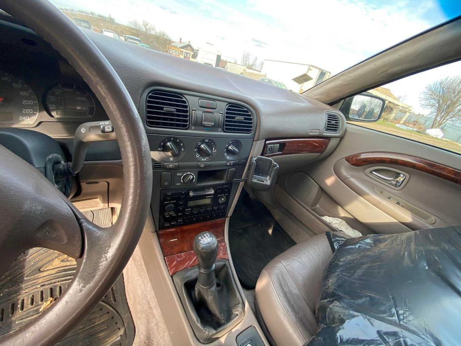 volvo v40 2.0i комби на части волво в40 2.0 бензин