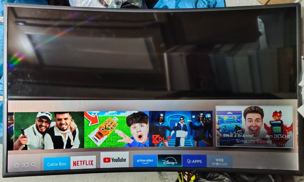 Samsung Smart 4K TV Curbat 49inch 123cm jumatate display mai intunecat