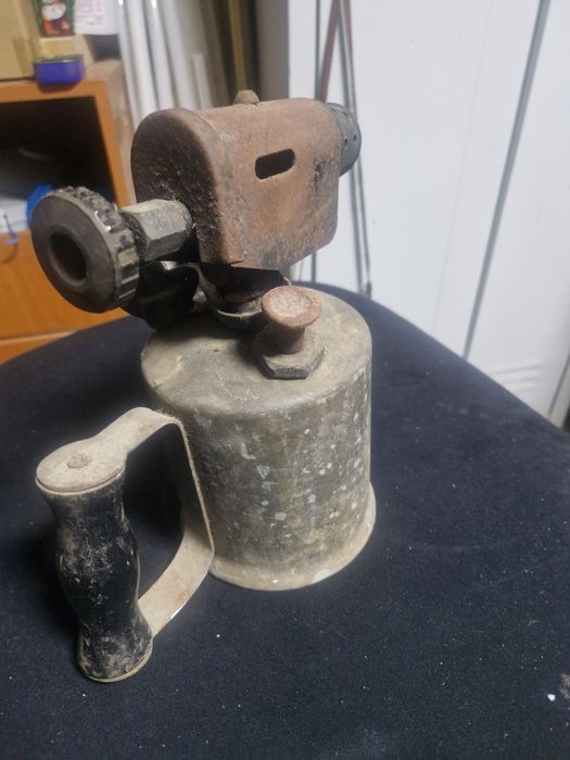 Lampa pe benzina vache