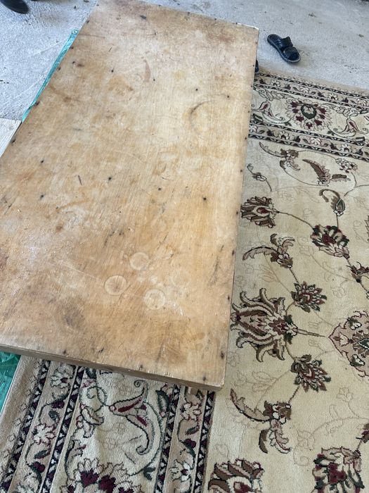 Жер стол сатылады.2штук