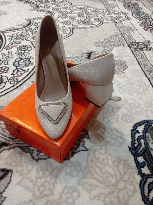 Tufli yangi kiyilmagan