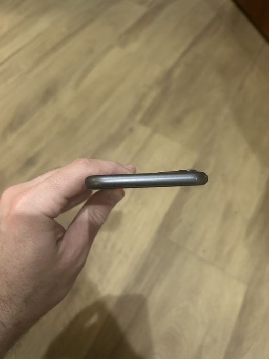 iPhone 11 Black 128 GB Пълен Комплект